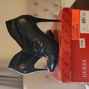 Guess 7.5 ankle bootie